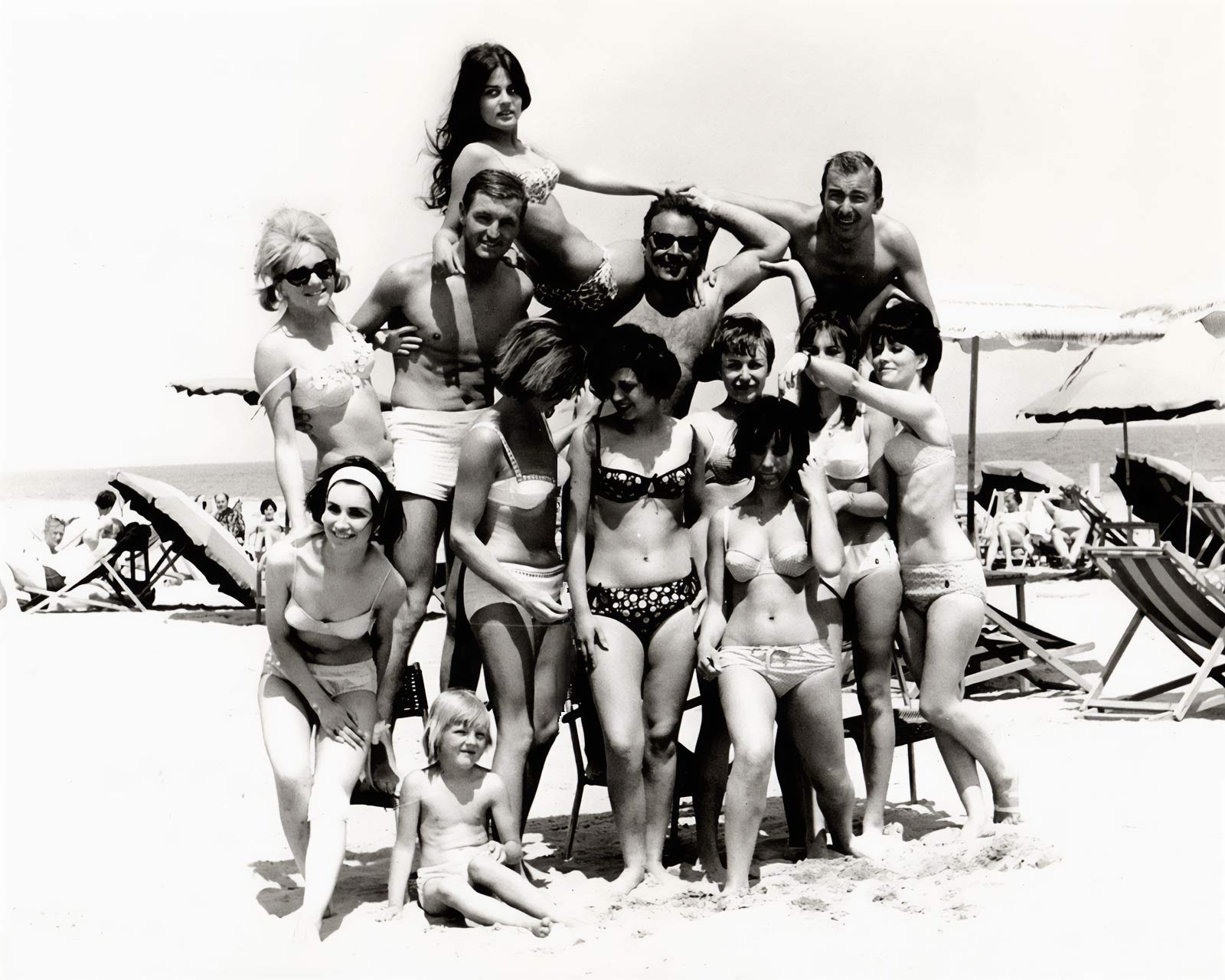 Wolfgang Bikini Girls